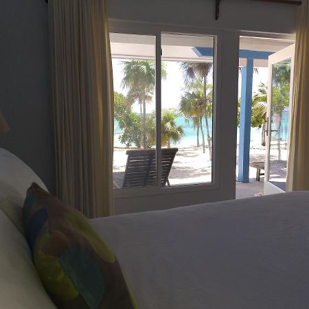 Pelican Beach Hotel Whitby 外观 照片