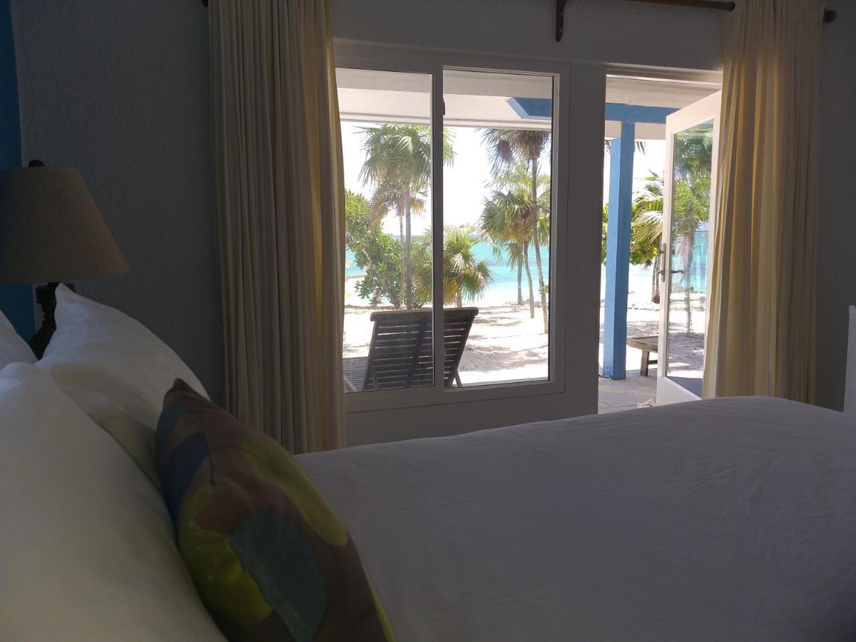 Pelican Beach Hotel Whitby 外观 照片