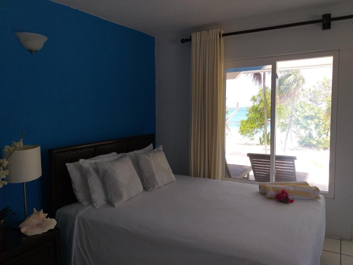 Pelican Beach Hotel Whitby 外观 照片
